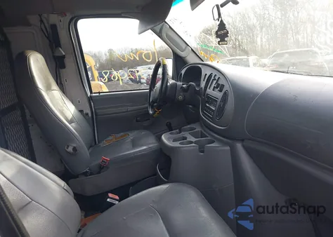 2005 Ford E-150 Commercial/Recreational z USA, uszkodzony, nr VIN 1FTRE14W25HA41834